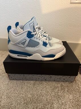 Air Jordan 4 Retro Military Blue